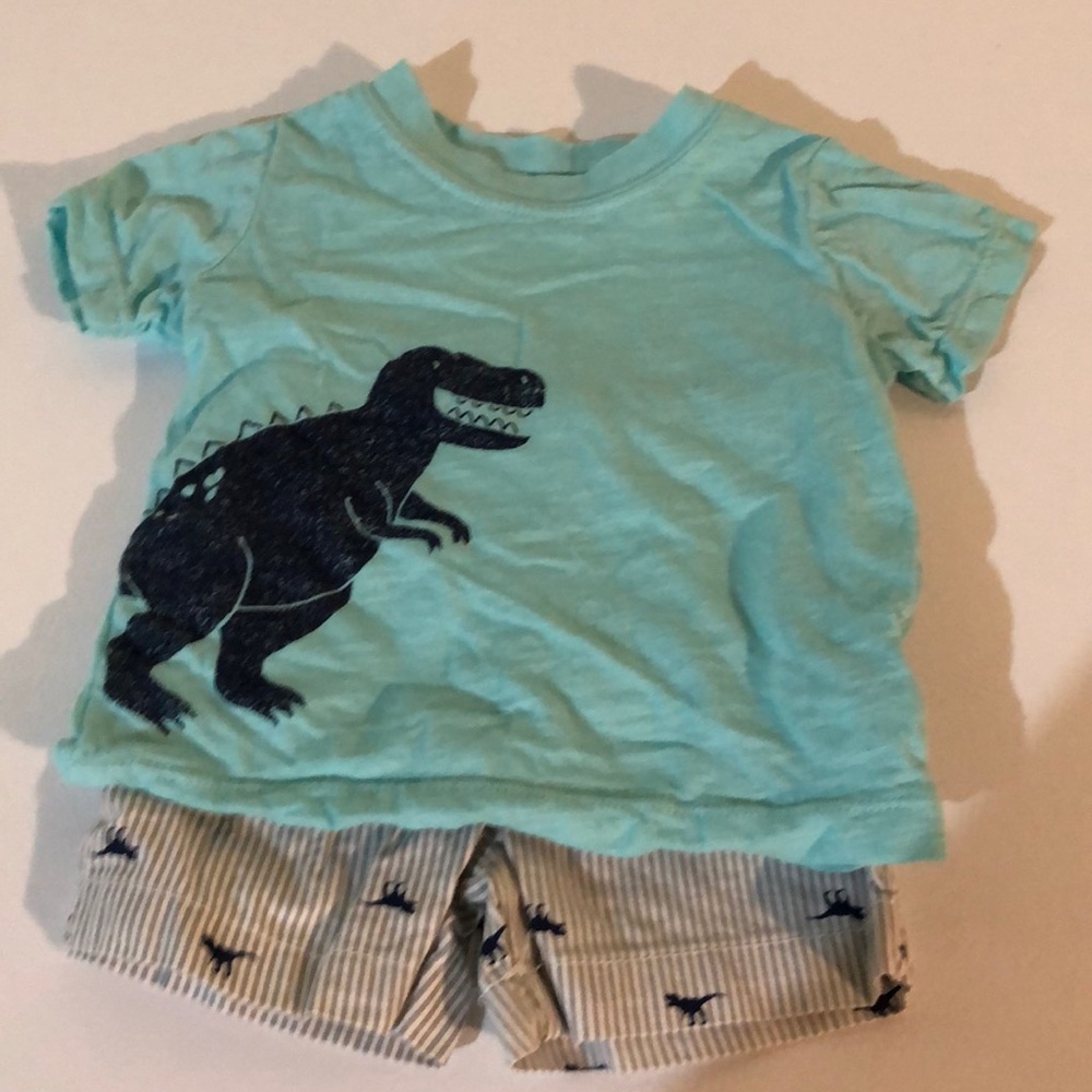 Carter’s summer outfit. Size 9months